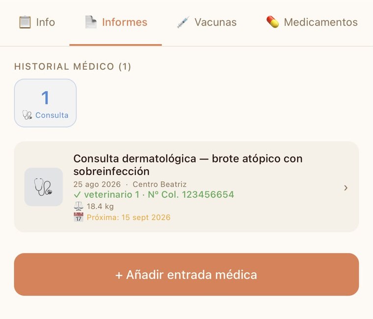 Pestaña de informes con una consulta firmada por el veterinario y su número de colegiado